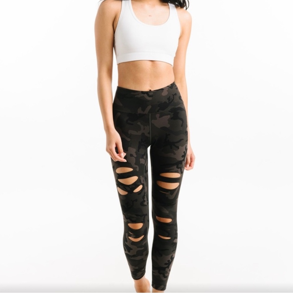 Zyia Distressed Camo Leggings - Size 8-10